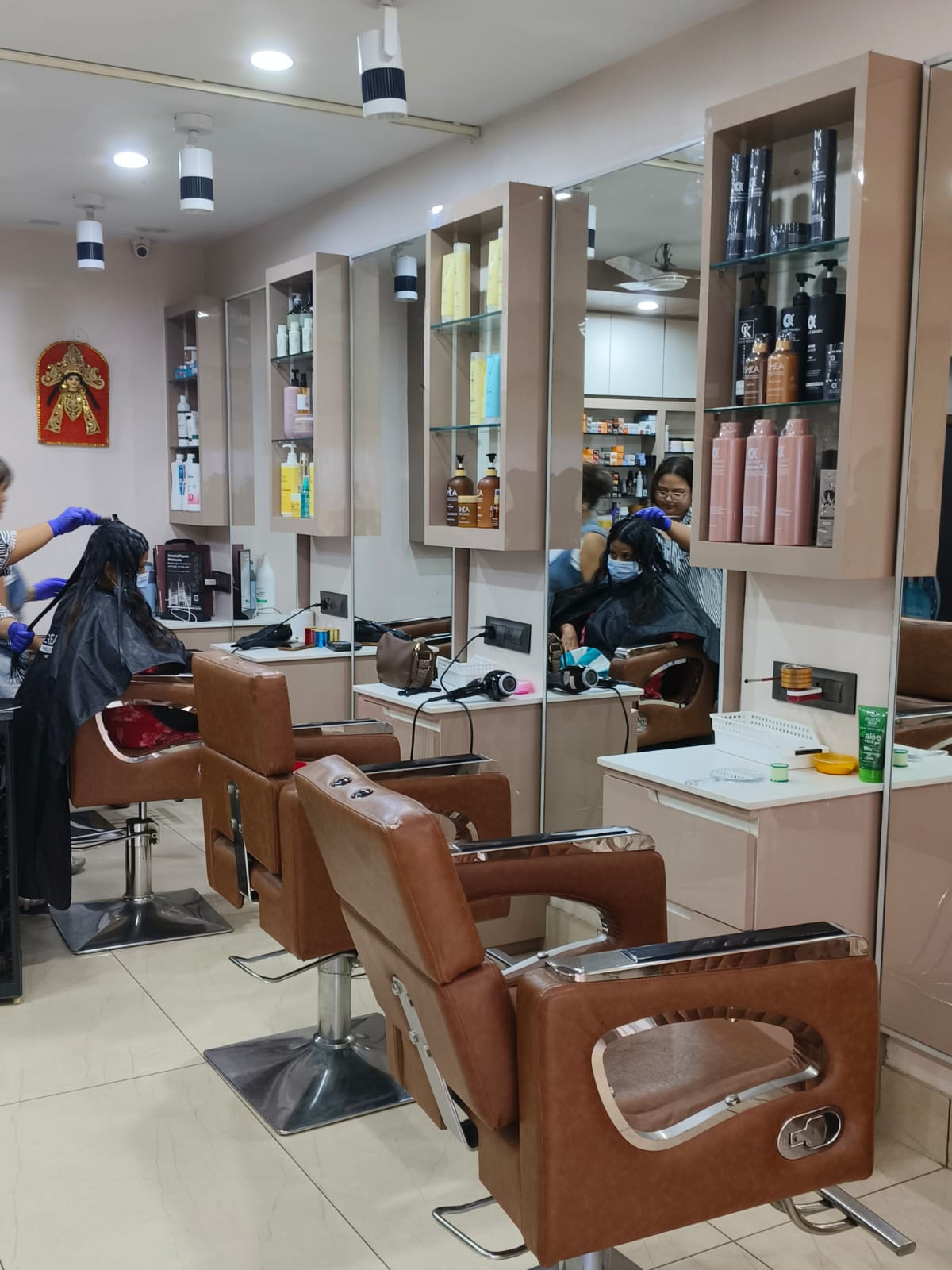 Hair styling chairs at Khoobsurat